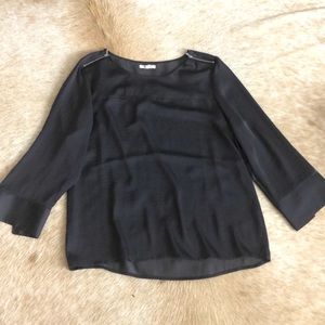 Blouse with zipper shoulders